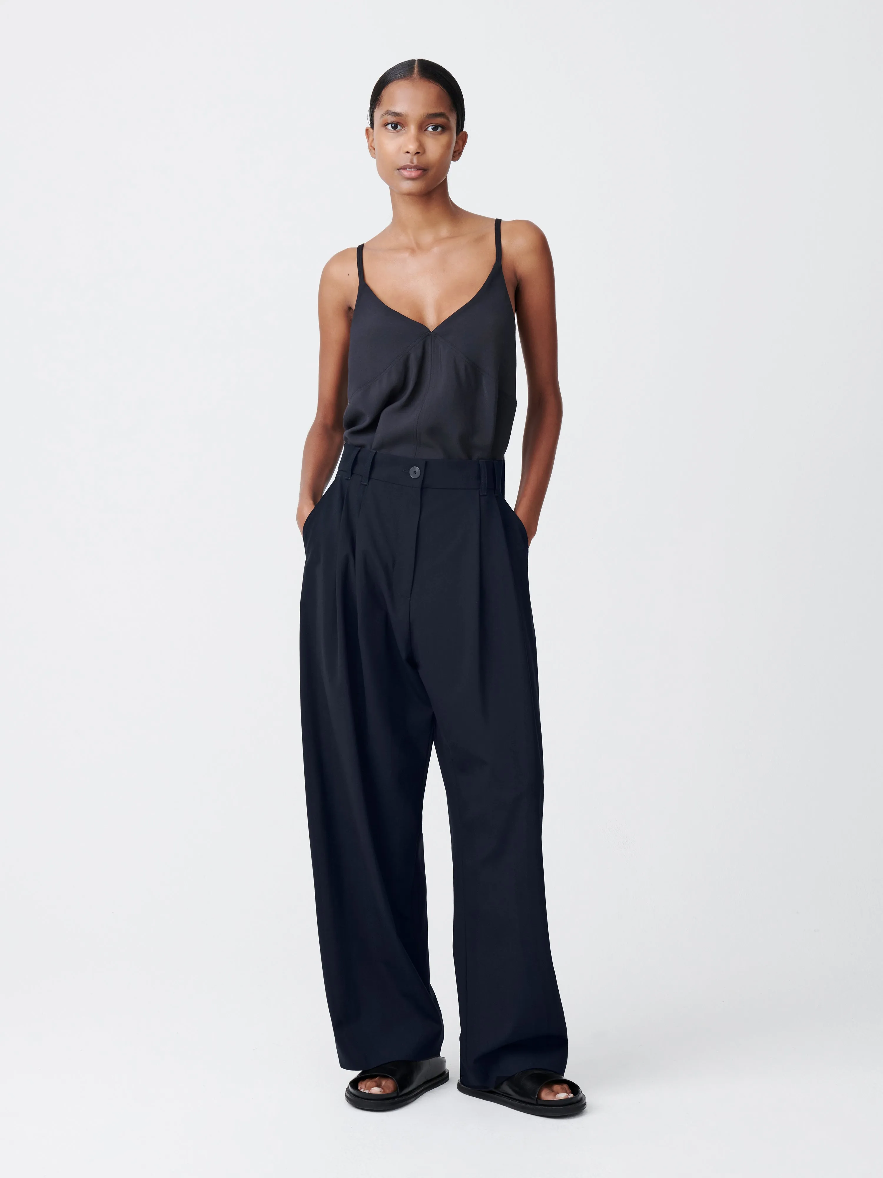 Nika Tropical Wool Pant in Darkest Navy