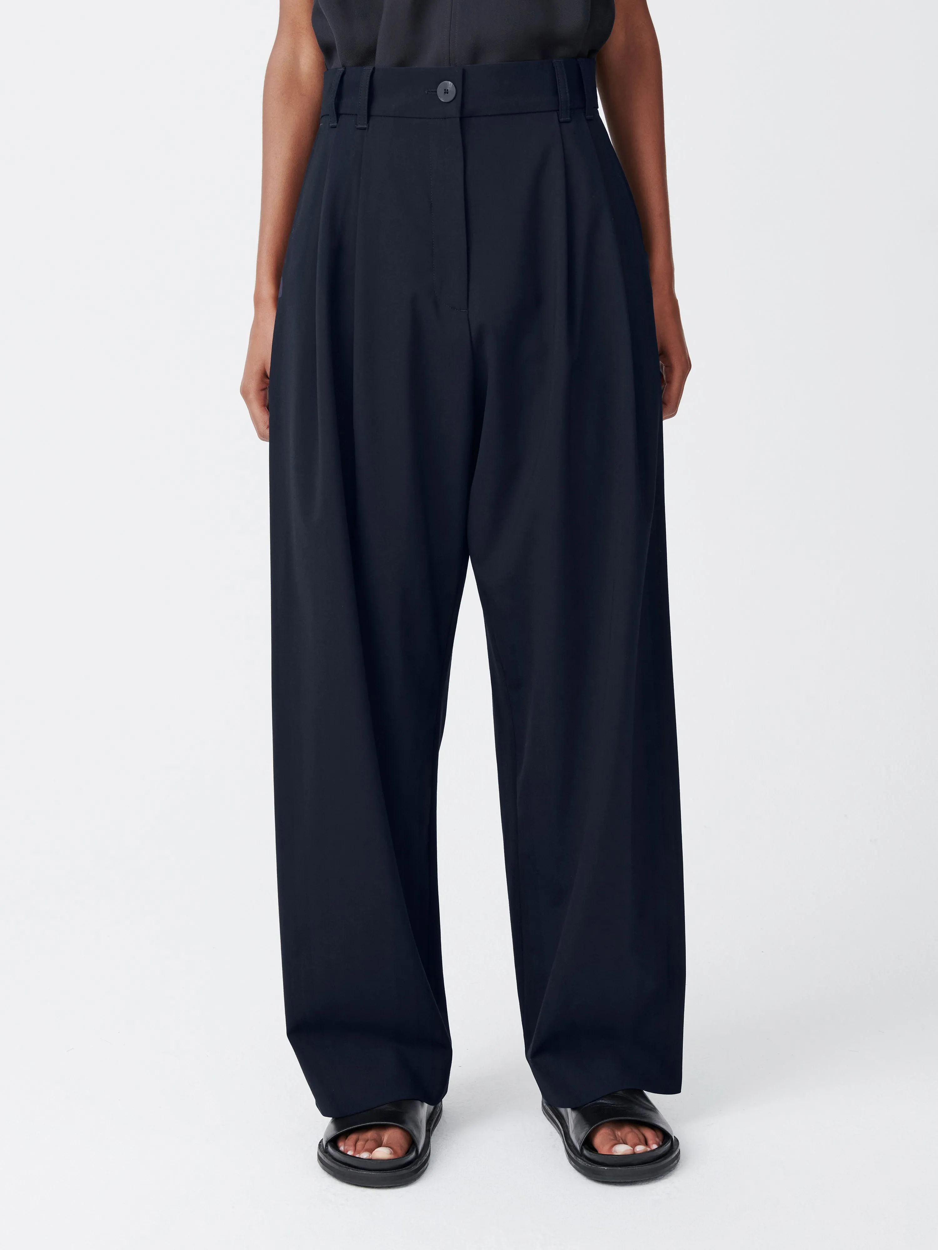 Nika Tropical Wool Pant in Darkest Navy